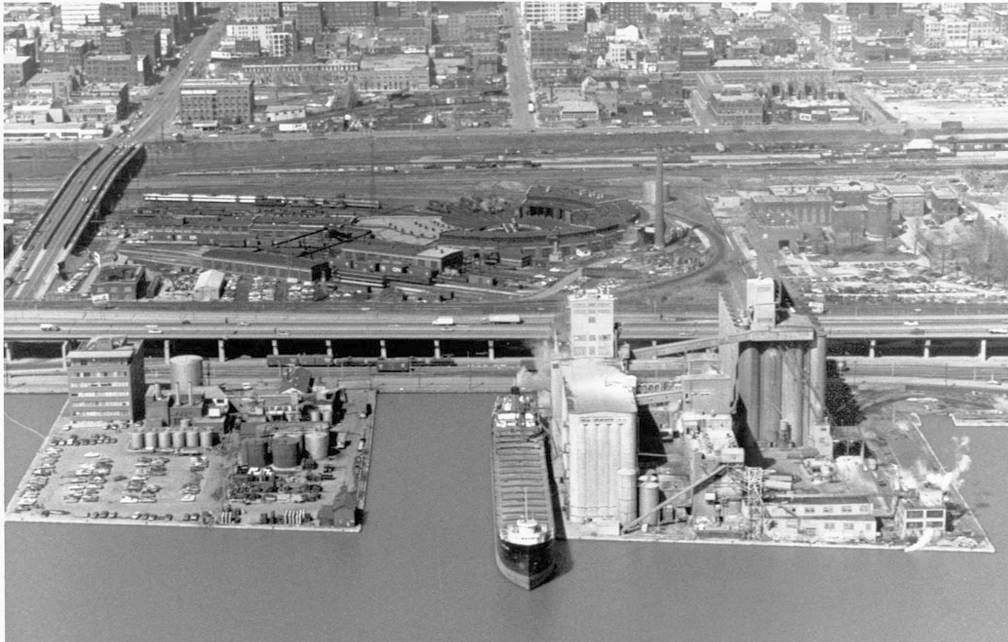 photo-toronto-waterfront-aerial-harbor-commission-grain-storage-railroad-roundhouse-1975.jpg
