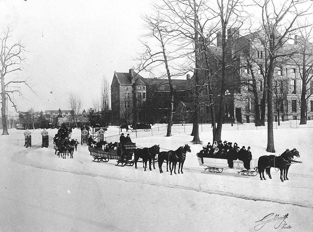 Sleighing_party_at_Queens_Park1906.jpg