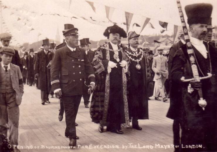Bournemouth_Pier_opening_extension_.jpg