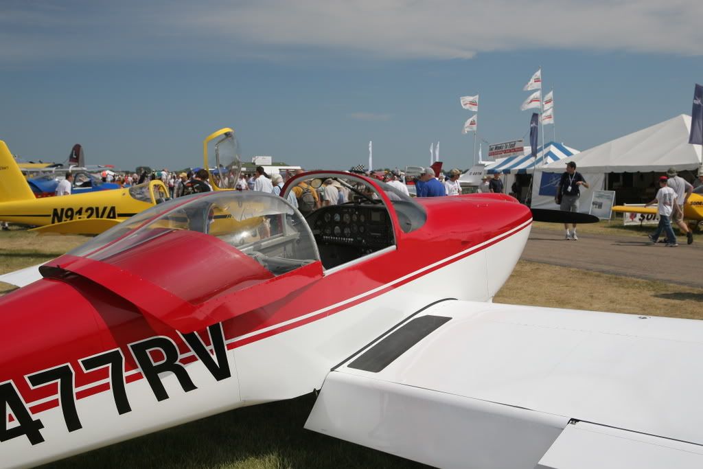 Another Van's plane, this one with a more traditional instrument panel