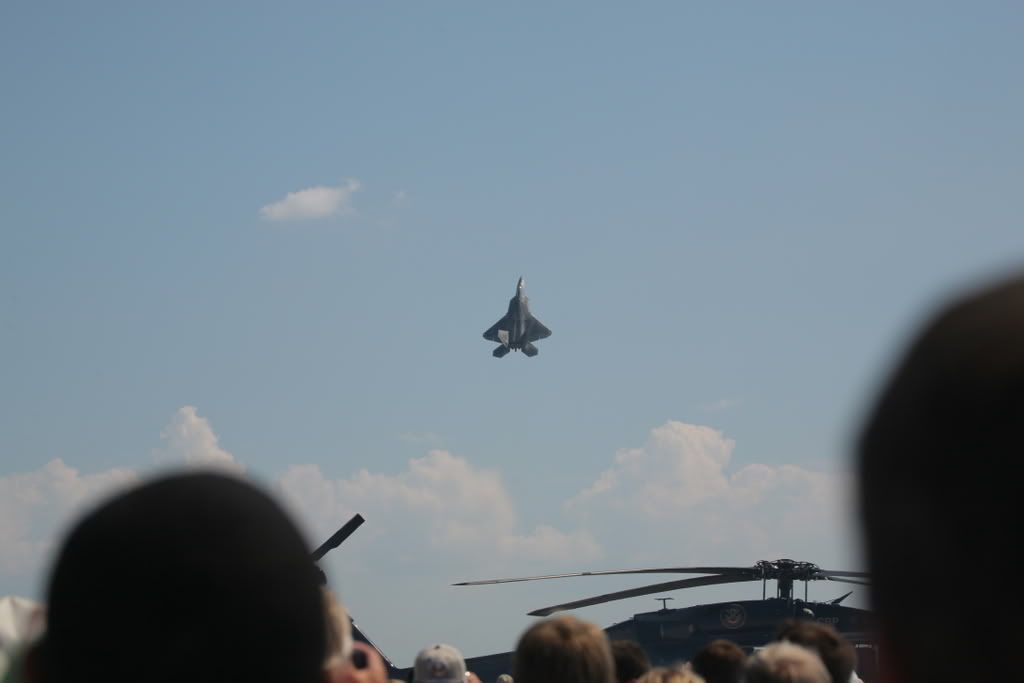 F-22 Raptor going vertical