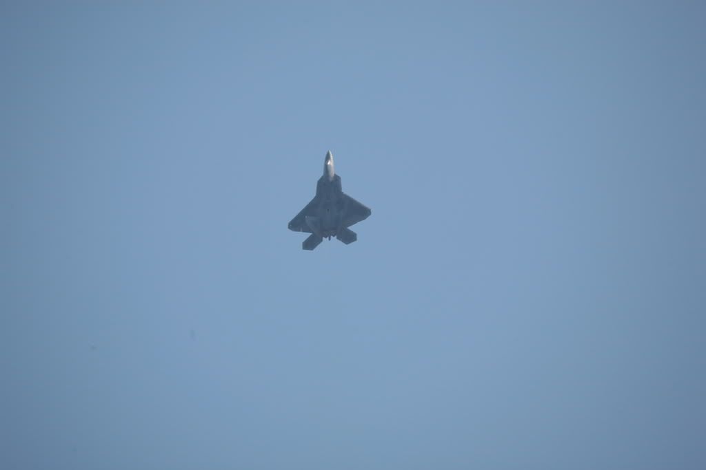 F-22 Raptor going vertical