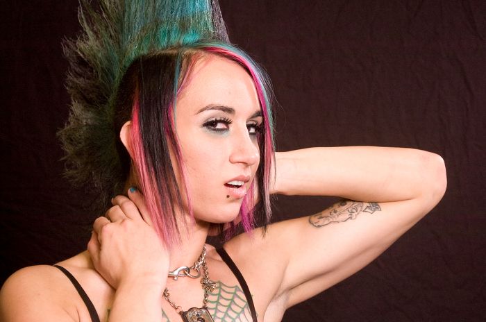 Upon her arrival, she immediately battled with established SHIMMER veterans including Sara Del Rey, Mercedes Martinez, and Cheerleader Melissa. - cvecl