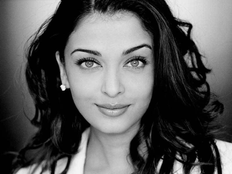 celeb_0008_lightbox.jpg
