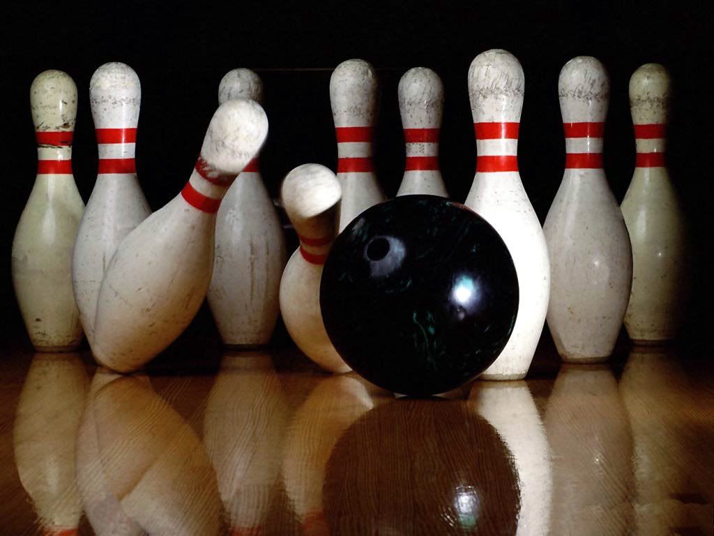 Bowling_Ball_Strike_PBA.jpg