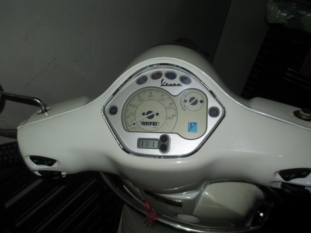Bán Piaggio Vespa LX 125 màu trắng - 2